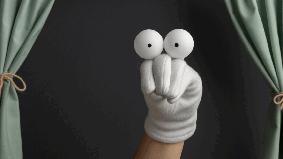 Image d'une marionnette faite avec un gant blanc et 2 yeux sur une main